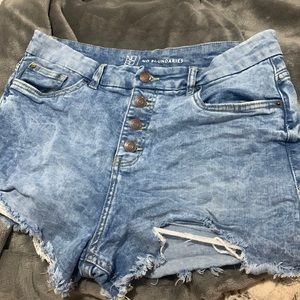 No Boundaries Light-Wash Jean Shorts